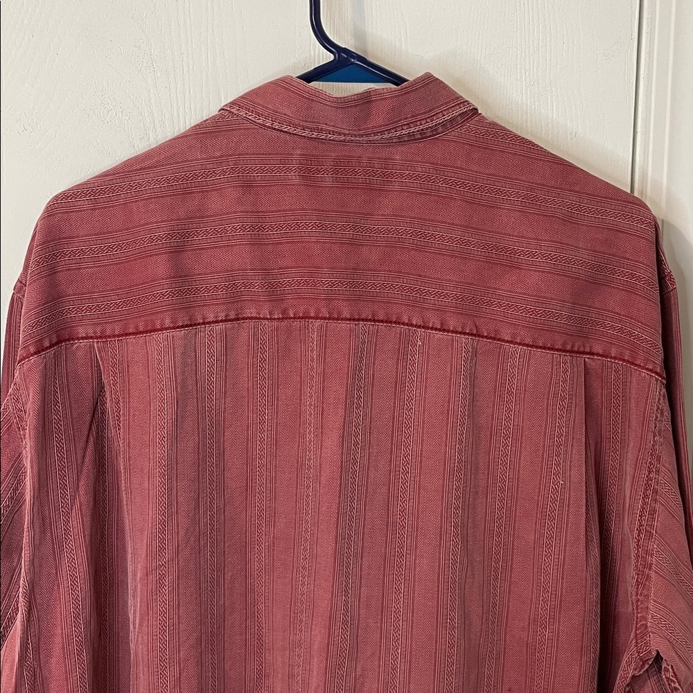 Tommy Bahama 100% Silk Red Distressed Button Down Pocket Long Sleeve Size XL - Picture 9 of 11